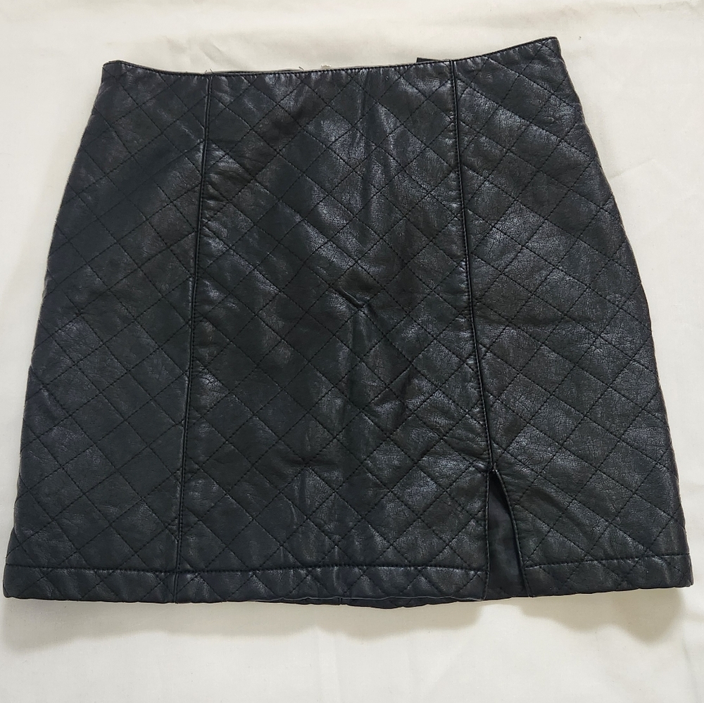 Forever 21 Black Vegan Faux Leather Quilted Mini Skirt Gothic Edgy Badie Sexy S